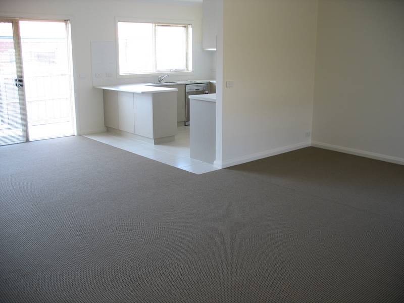 Modern 3 bedroom unit Picture 2