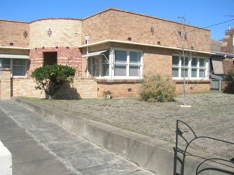 THREE BEDROOM ART DECO HOME Picture 1