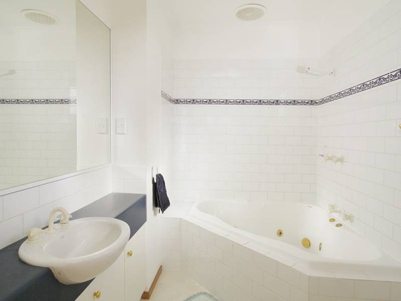 Ideal Family home Picture 2