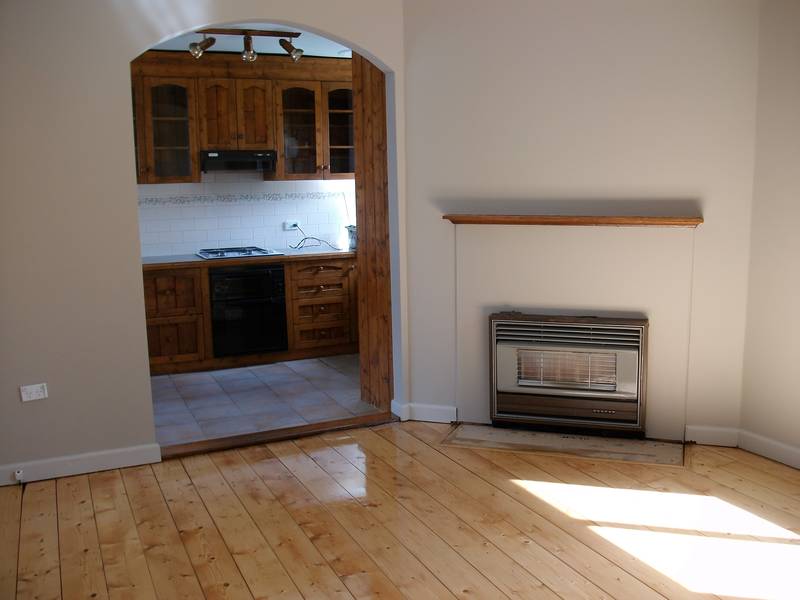 REFURBISHED THREE BEDROOM HOME Picture 2