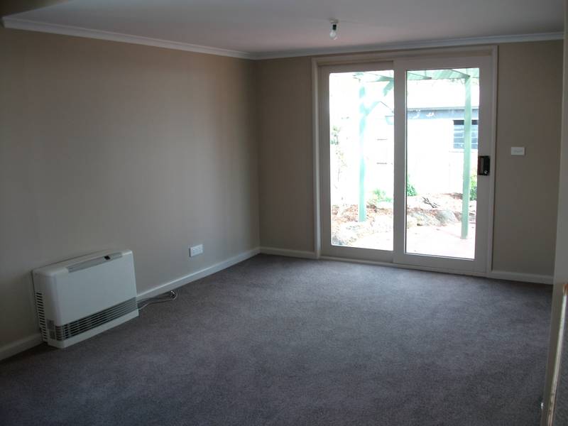 REFURBISHED THREE BEDROOM HOME Picture 3