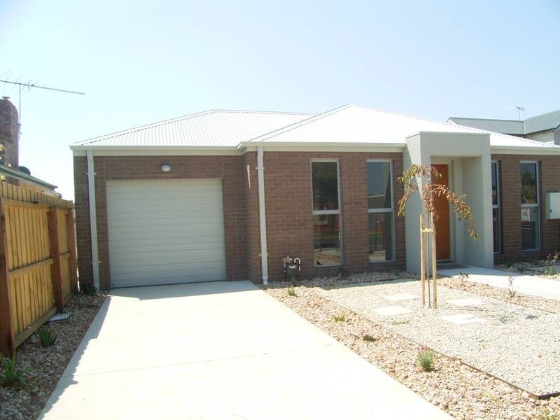 MODERN TWO BEDROOM TOWNHOUSE Picture 2