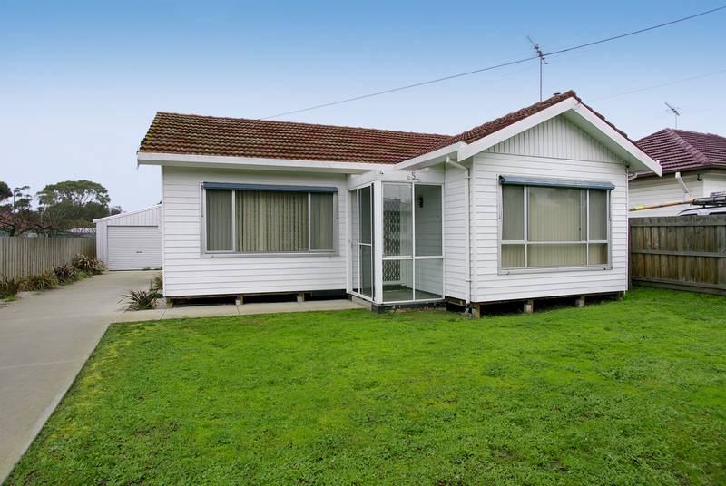 FRESHLY PAINTED TWO BEDROOM HOME Picture 1