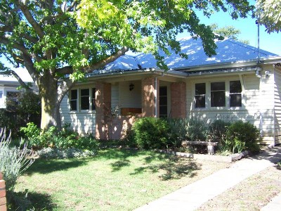 GREAT POSITIONED THREE BEDROOM HOME Picture