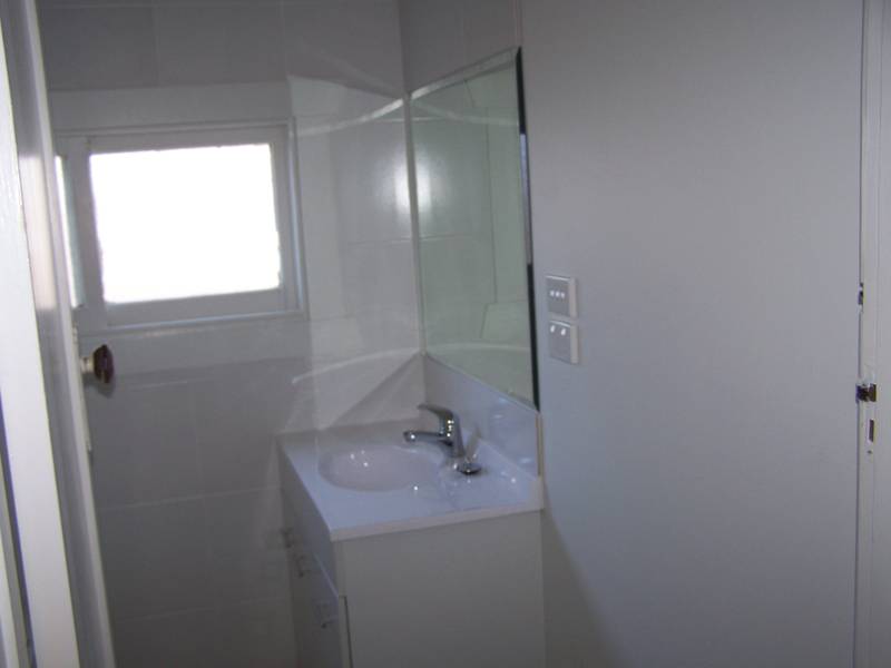 GREAT POSITIONED THREE BEDROOM HOME Picture 3