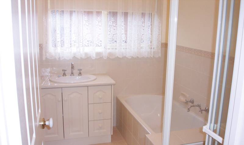 LOCATED IN THE HEART OF WEST Picture 2