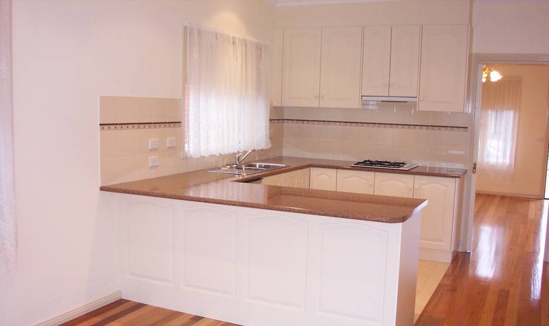 LOCATED IN THE HEART OF WEST Picture 3