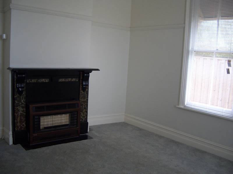 THREE BEDROOM CLOSE TO CBD Picture 3