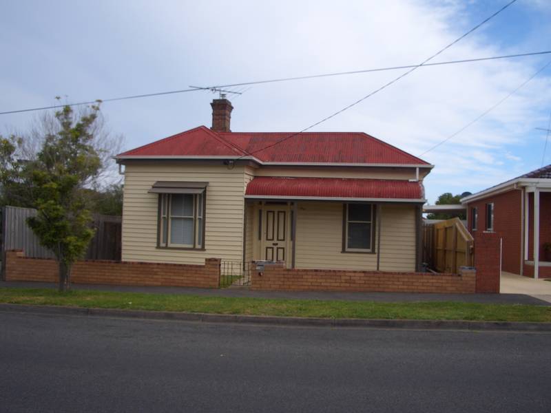 THREE BEDROOM CLOSE TO CBD Picture 1