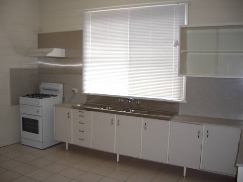 THREE BEDROOM CLOSE TO CBD Picture 2