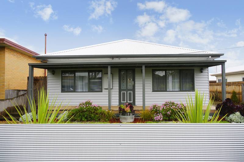 Renovated 3 bedroom house Picture 1