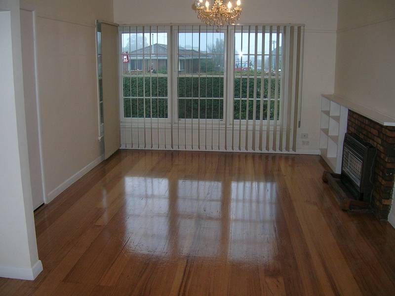 3 BEDROOM HOUSE Picture 3