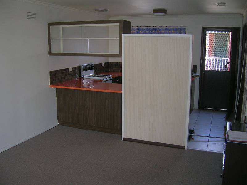 TWO BEDROOM UNIT WITH GARAGE Picture 3