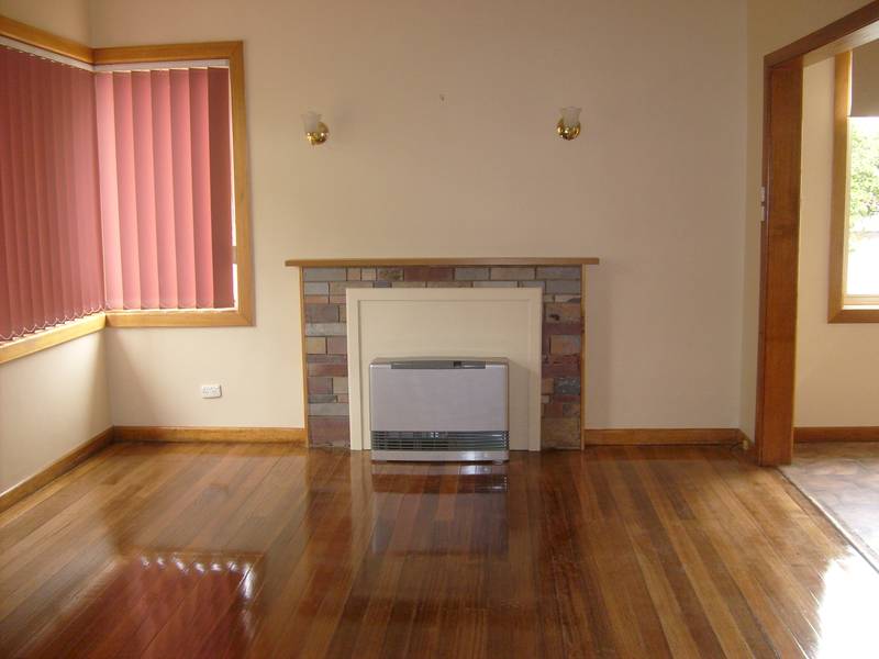 REFURBISHED TWO BEDROOM HOME Picture 2