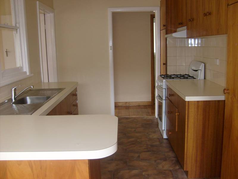 REFURBISHED TWO BEDROOM HOME Picture 3