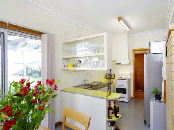 BEAUTIFULLY PRESENTED FAMILY HOME Picture 3