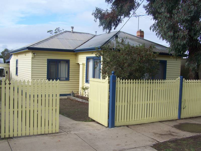 THREE BEDROOM HOME Picture 1