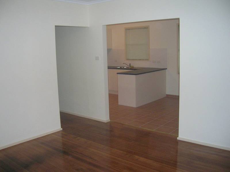 THREE BEDROOM HOUSE Picture 3