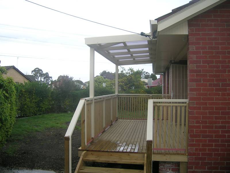 THREE BEDROOM HOUSE Picture 2