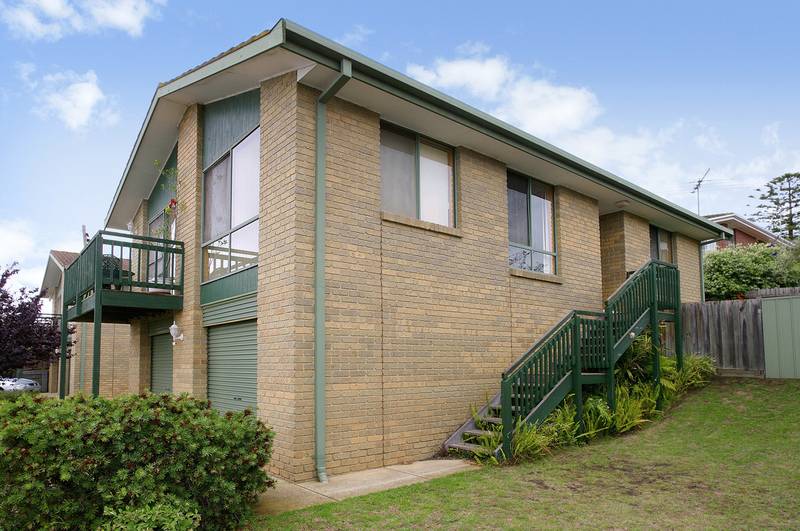 Modern Townhouse Living Picture 2