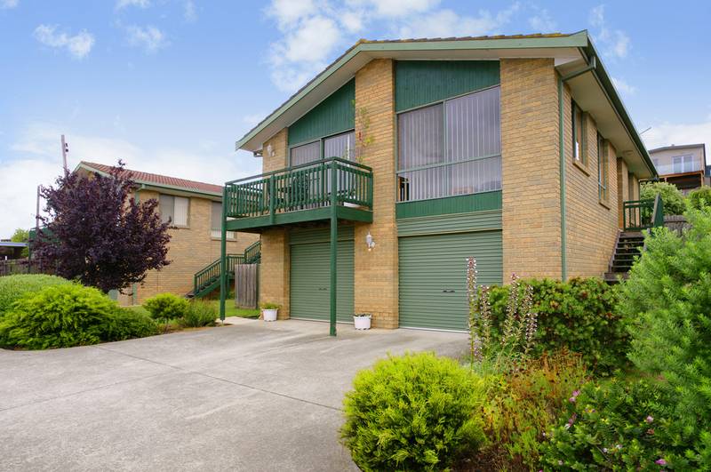 Modern Townhouse Living Picture 1