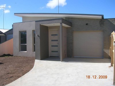 MODERN TWO BEDROOM TOWNHOUSE Picture