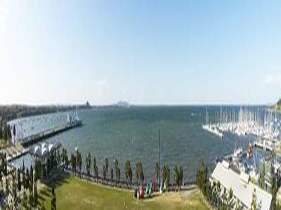 Exclusive Waterfront Living Picture