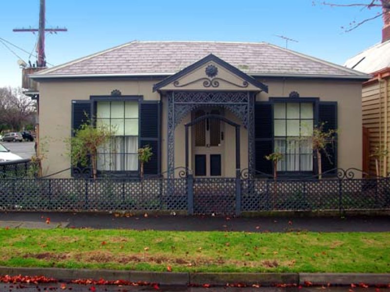 Three bedroom house - CBD Picture 1