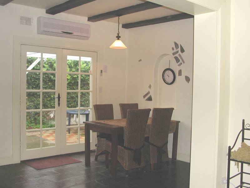 Three bedroom house - CBD Picture 3