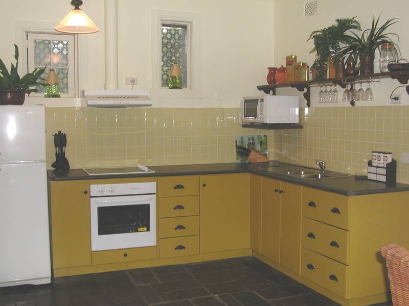 Three bedroom house - CBD Picture 2