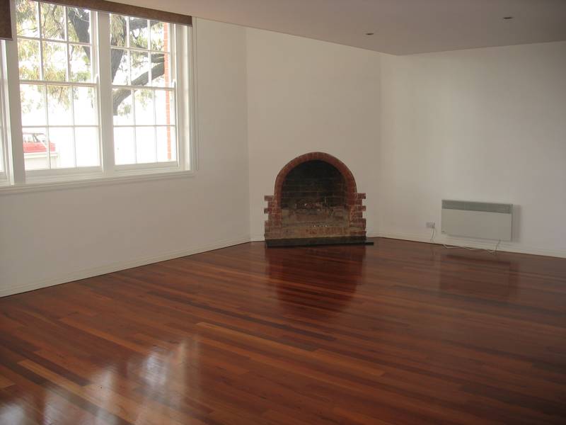 Executive Apartment Close To Train Station Picture 3