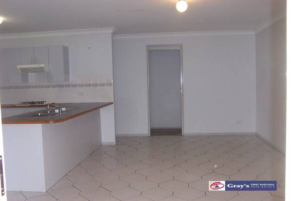 BEAUTIFULLY PRESENTED FOUR BEDROOM HOME Picture 3