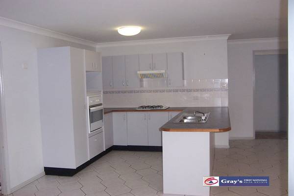 BEAUTIFULLY PRESENTED FOUR BEDROOM HOME Picture 2