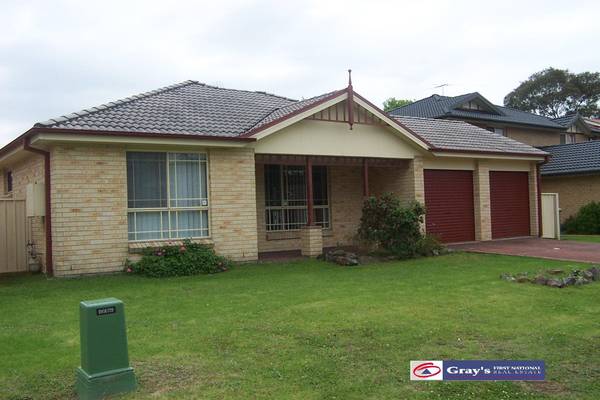 BEAUTIFULLY PRESENTED FOUR BEDROOM HOME Picture 1