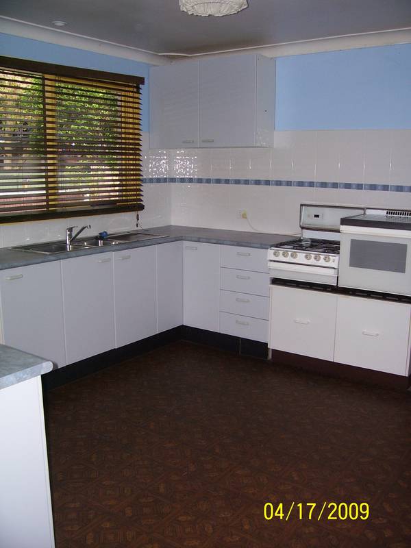 2-bedroom home in good location Picture 2