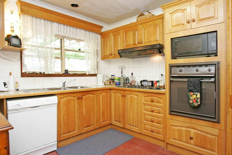 THIS HOME COMES HIGHLY RECOMMENDED... Picture 2