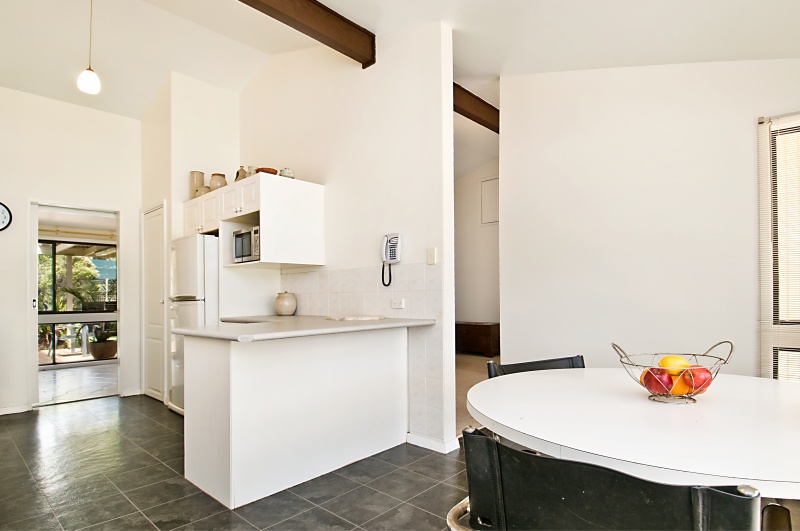 AFFORDABLE FAMILY HOME Picture 2