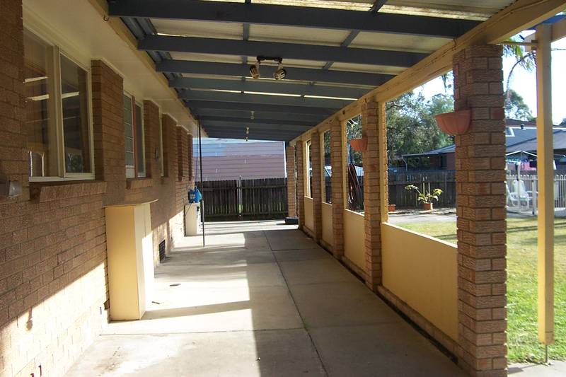 Modern 4 bedroom home Picture 3