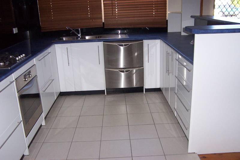 Modern 4 bedroom home Picture 2