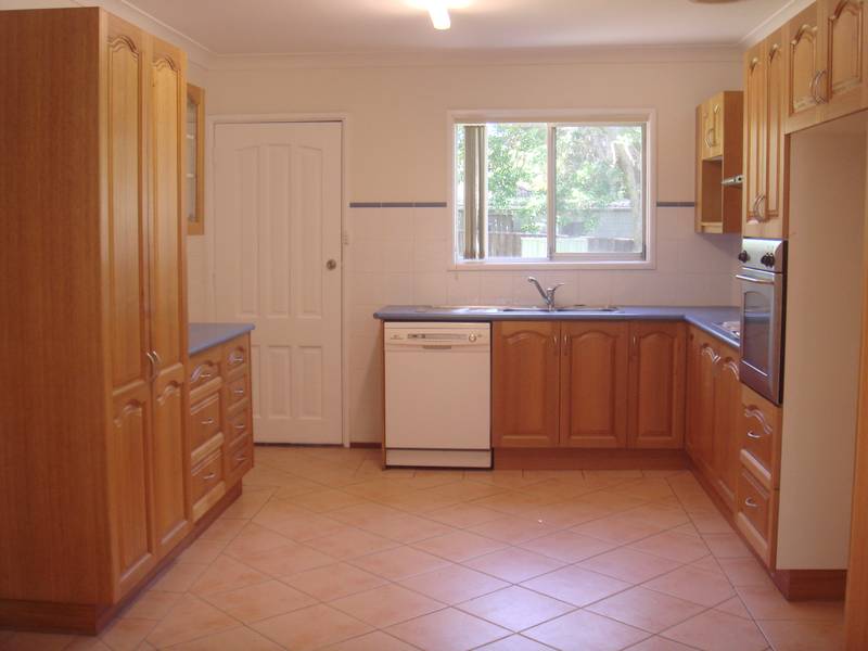 4 bedrooms, 2 living areas and great position Picture 2