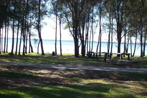 WATERFRONT LIFESTYLE Picture 1