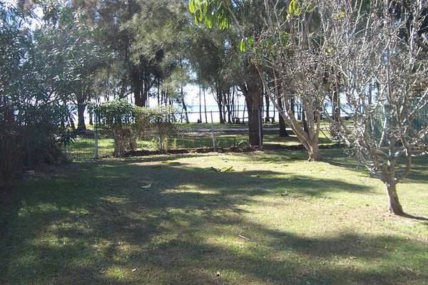 WATERFRONT LIFESTYLE Picture 2