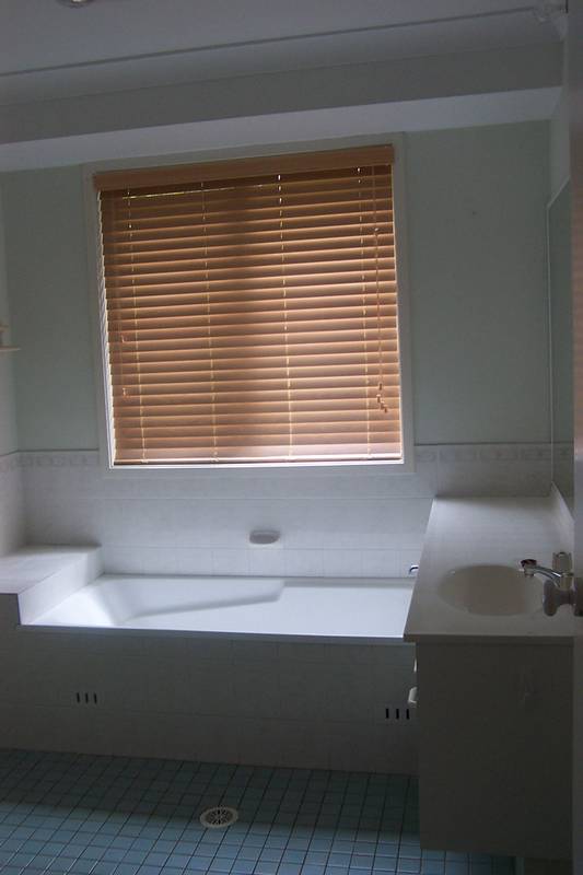 MODERN 3 BEDROOM HOME Picture 3