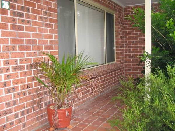 SPLIT LEVEL TOWNHOUSE Picture 3