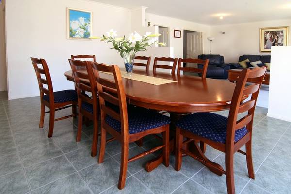 STRIKING SIMLICITY AND SUNLIT STYLE Picture 3