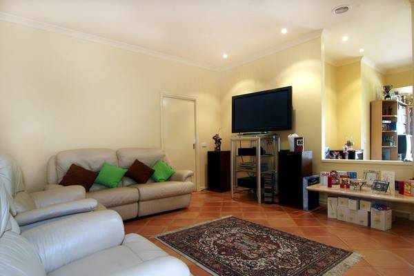 QUIET LIVING IN A GREAT LOCATION Picture 3