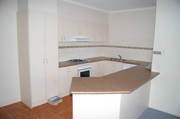 THE BACHELOR PAD Picture 2