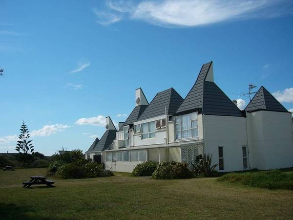 PRIVATE BEACHFRONT MOTEL - THE SANDCASTLE Picture 1