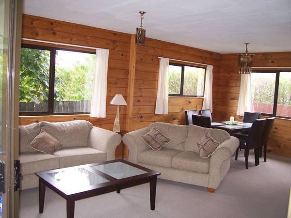 PARAPARAUMU BEACH Picture 1