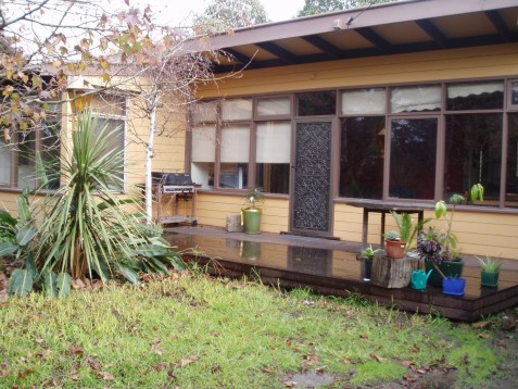 CHARMING HOME WITH LOTS OF FEATURES Picture 1